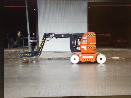 /products/plataforma-tipo-mastil-manitou/